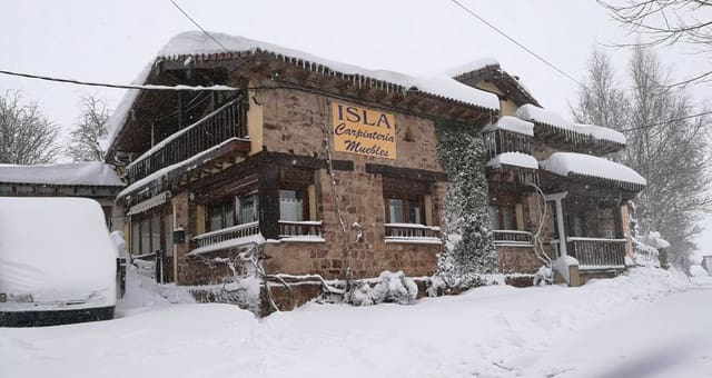 4 soverom Villa til salgs i Hermandad de Campoo de Suso med svømmebasseng garasje - € 489 000 (Ref: 9603547)