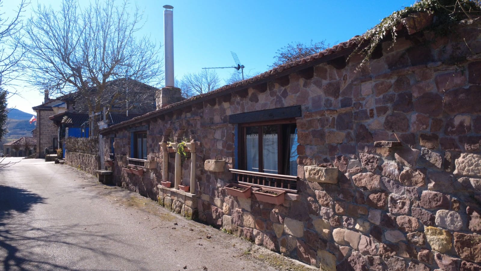 4 bedroom Villa for sale in Hermandad de Campoo de Suso with pool garage - € 489,000 (Ref: 9603547)