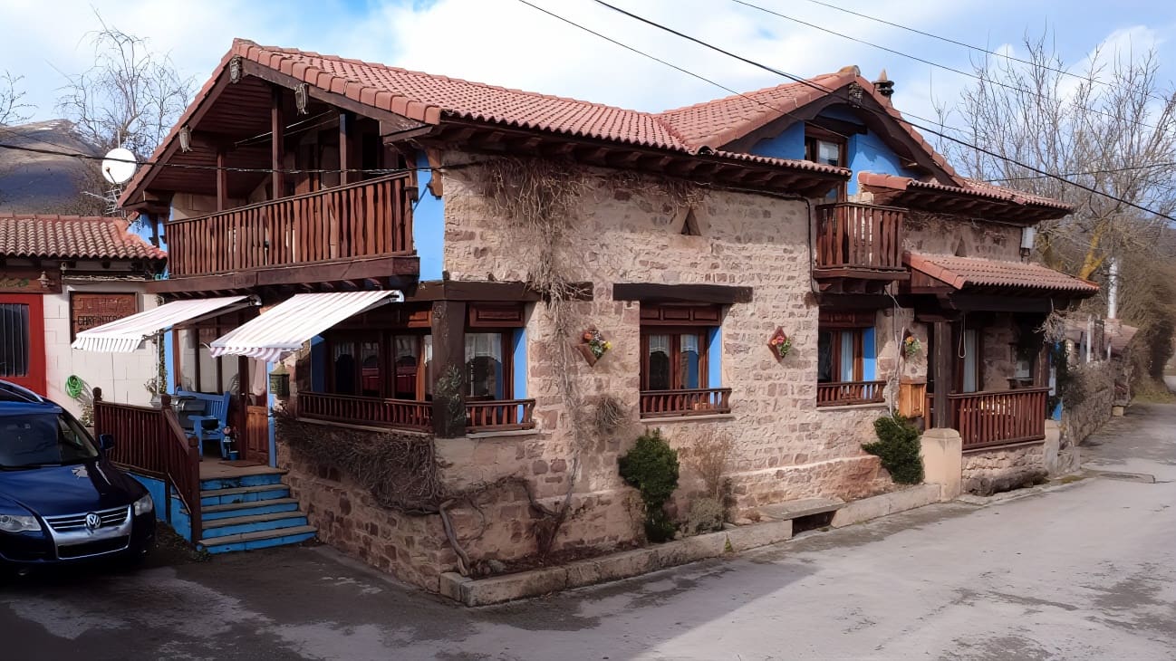 4 Zimmer Villa zu verkaufen in Hermandad de Campoo de Suso mit Pool Garage - 489.000 € (Ref: 9603547)