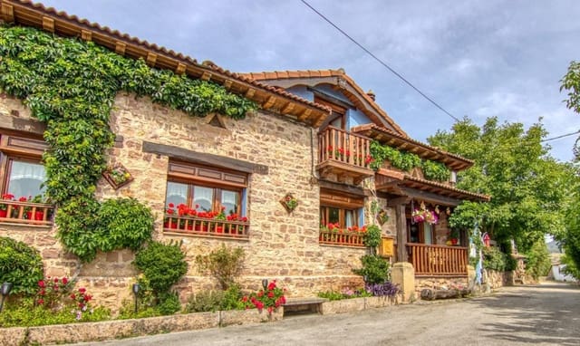 4 slaapkamer Villa te koop in Hermandad de Campoo de Suso met zwembad garage - € 489.000 (Ref: 9603547)