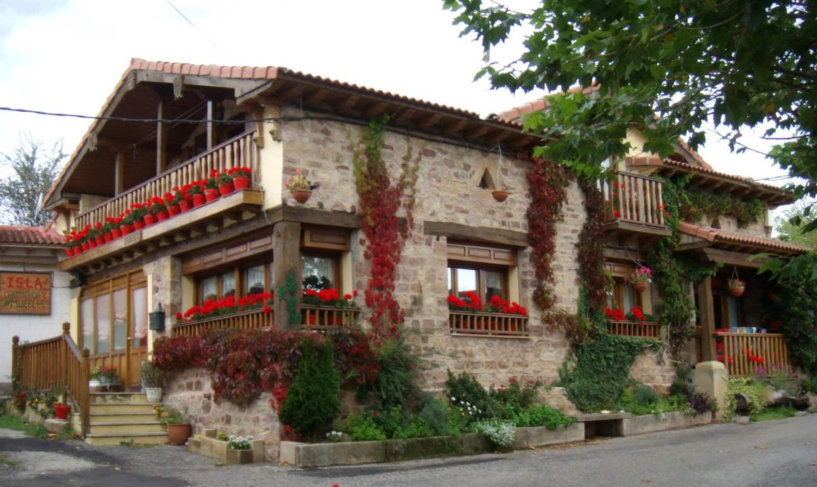 4 Zimmer Villa zu verkaufen in Hermandad de Campoo de Suso mit Pool Garage - 489.000 € (Ref: 9603547)