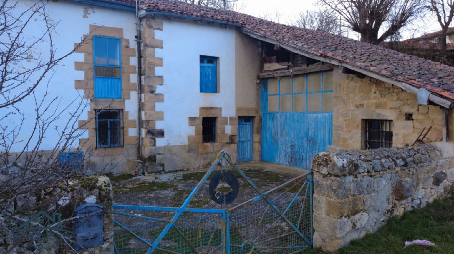 4 bedroom Finca/Country House for sale in Valle de Valdebezana - € 90,000 (Ref: 9729535)