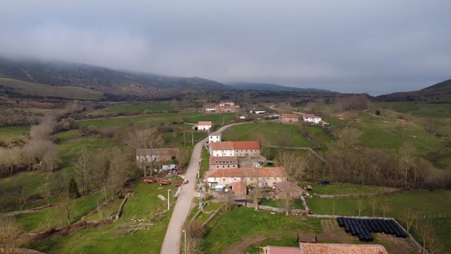 4 bedroom Townhouse for sale in Hermandad de Campoo de Suso - € 72,000 (Ref: 9800075)