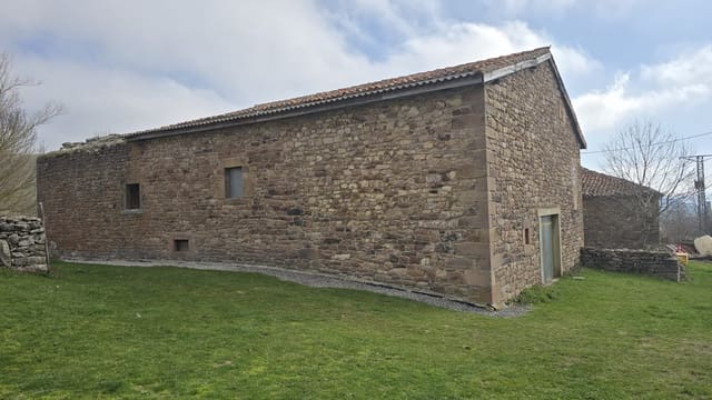 4 bedroom Townhouse for sale in Hermandad de Campoo de Suso - € 72,000 (Ref: 9800075)