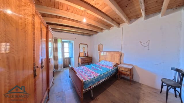 Casa de 3 habitaciones en Valderredible en venta - 125.000 € (Ref: 9819811)