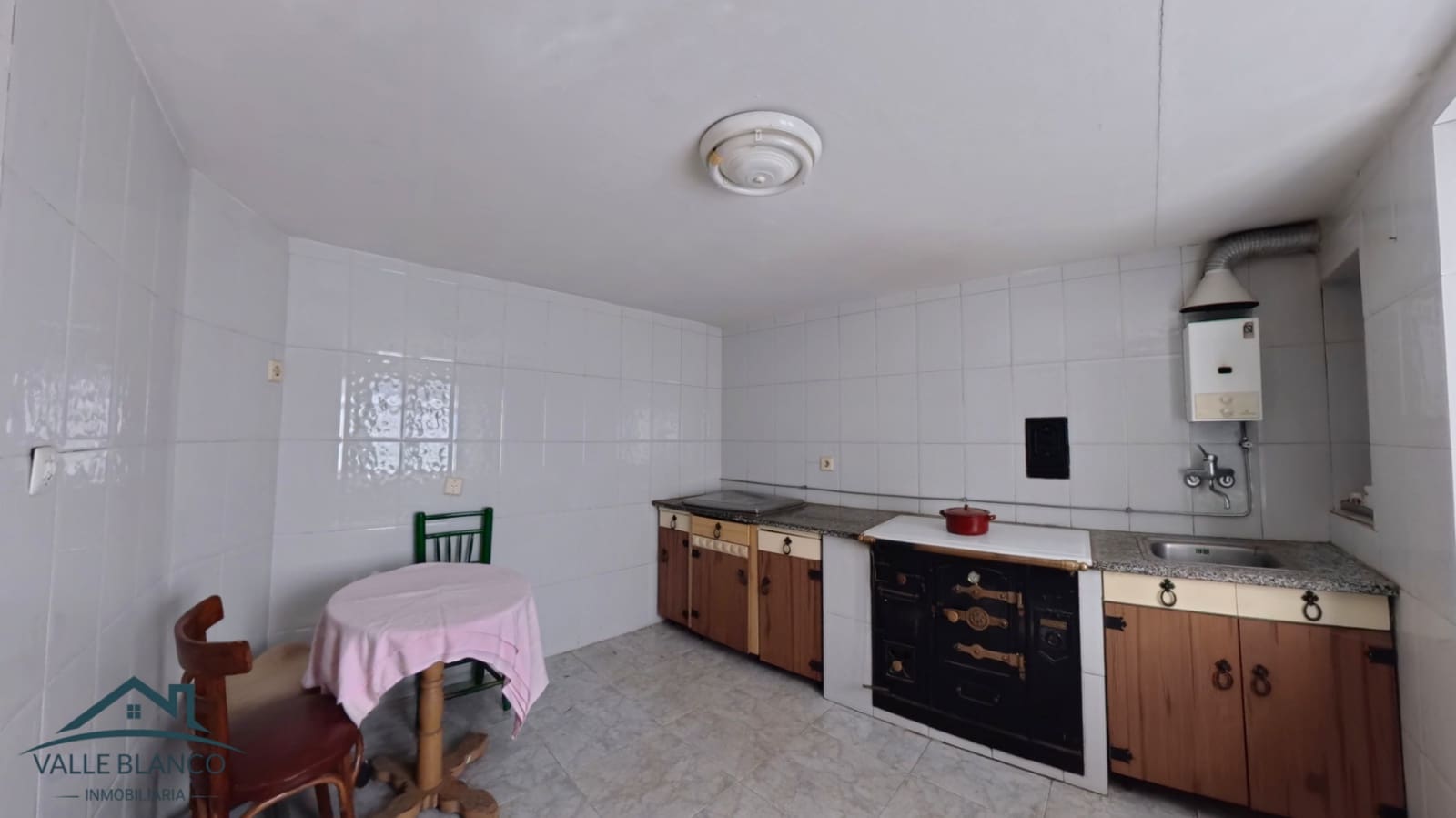 Casa de 3 habitaciones en Valderredible en venta - 125.000 € (Ref: 9819811)
