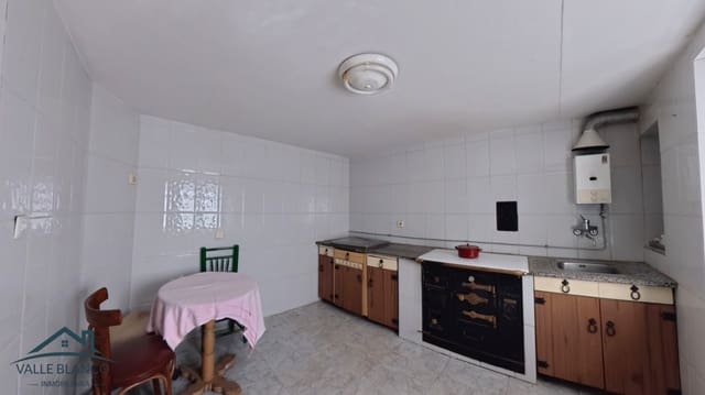 Casa de 3 habitaciones en Valderredible en venta - 125.000 € (Ref: 9819811)
