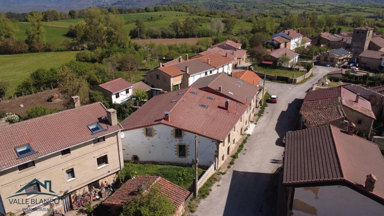 Casa de 3 habitaciones en Valderredible en venta - 125.000 € (Ref: 9819811)