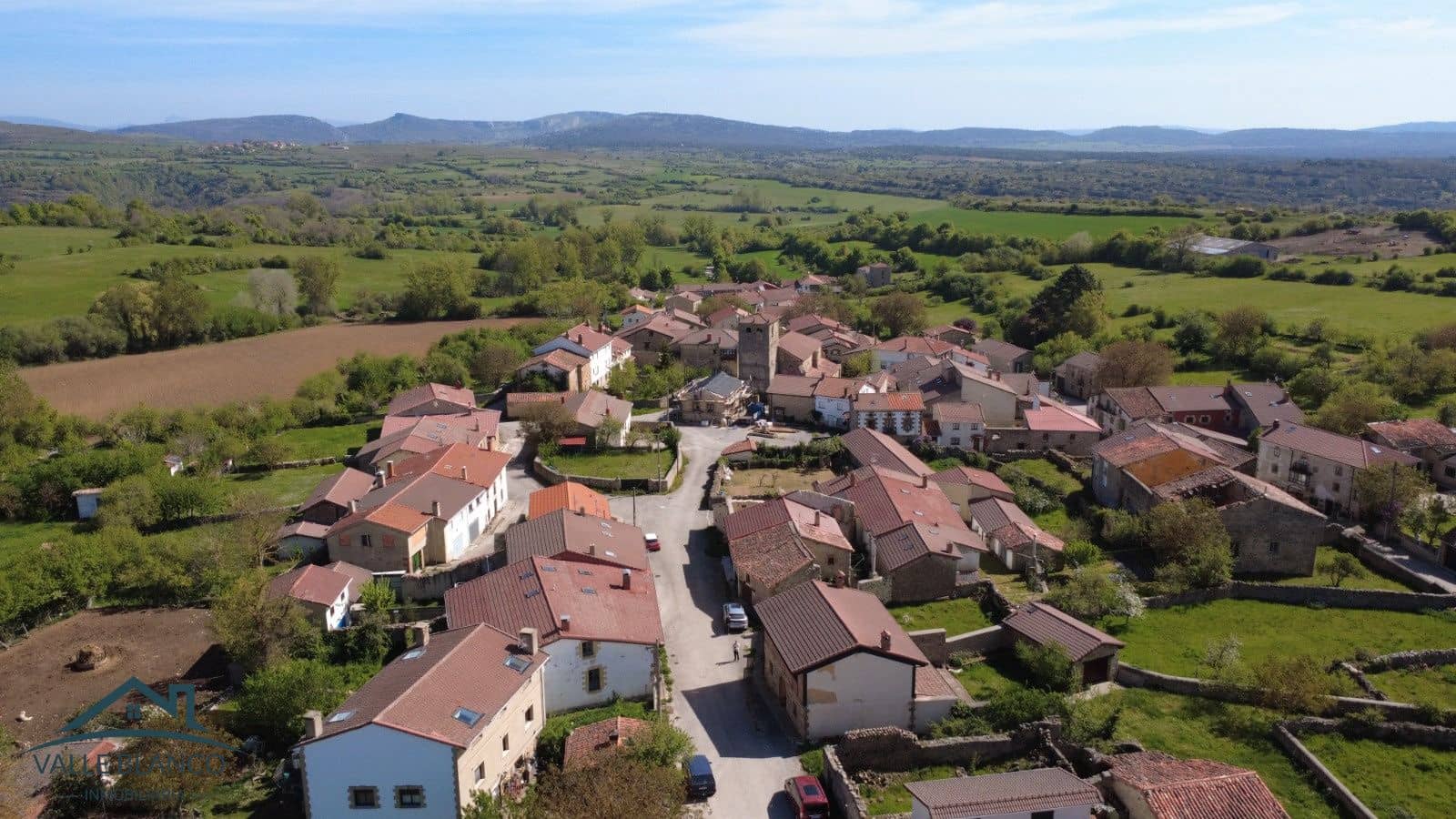 Casa de 3 habitaciones en Valderredible en venta - 125.000 € (Ref: 9819811)