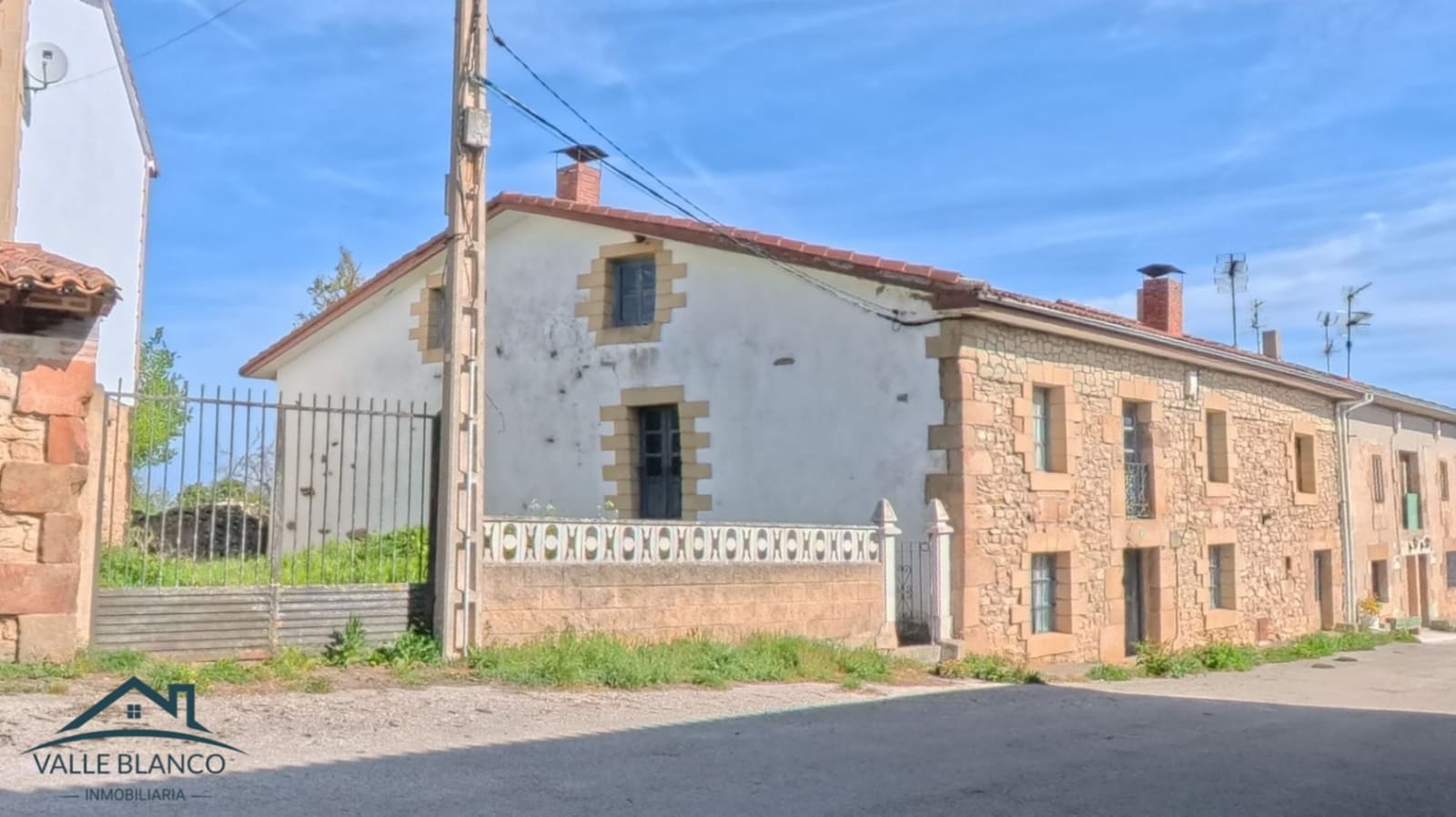 Casa de 3 habitaciones en Valderredible en venta - 125.000 € (Ref: 9819811)
