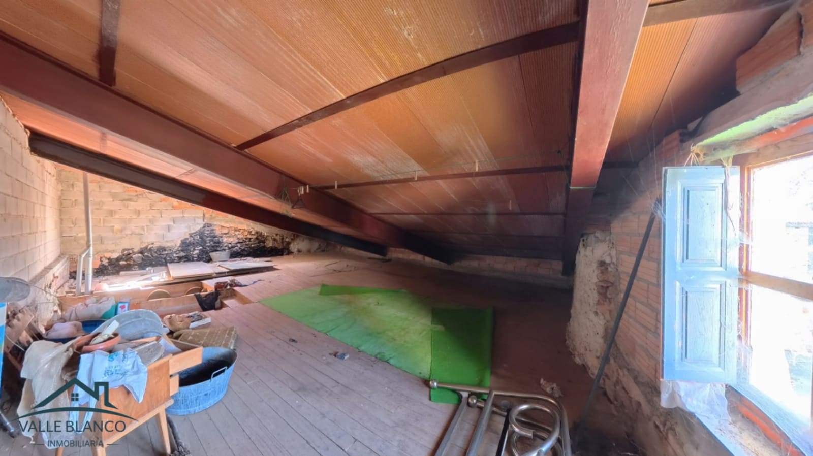 Casa de 3 habitaciones en Valderredible en venta - 125.000 € (Ref: 9819811)