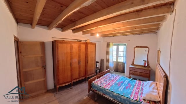 Casa de 3 habitaciones en Valderredible en venta - 125.000 € (Ref: 9819811)