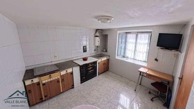 Casa de 3 habitaciones en Valderredible en venta - 125.000 € (Ref: 9819811)