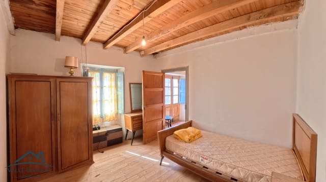 Casa de 3 habitaciones en Valderredible en venta - 125.000 € (Ref: 9819811)