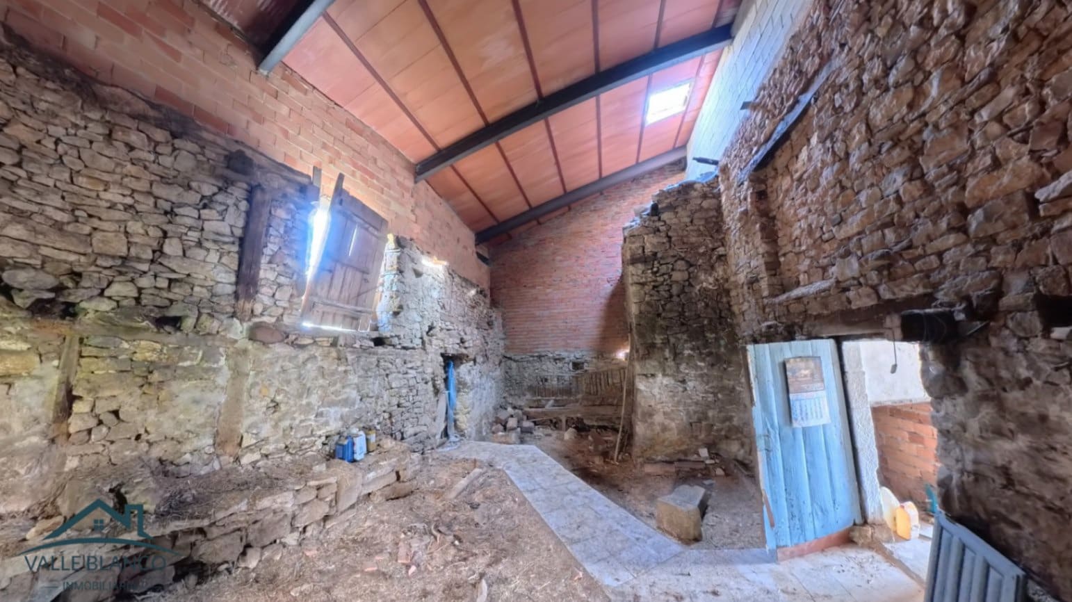 Casa de 3 habitaciones en Valderredible en venta - 125.000 € (Ref: 9819811)