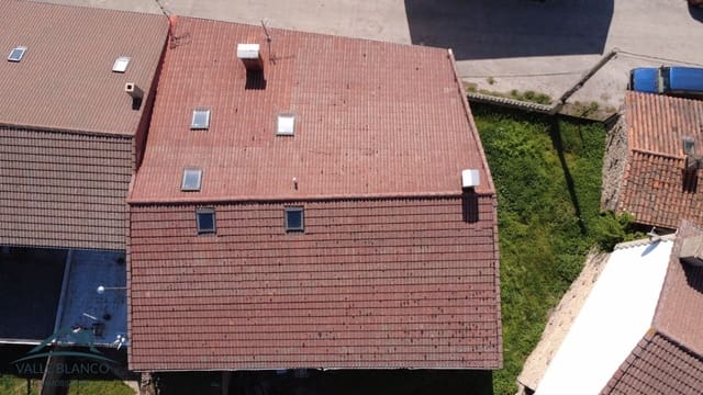 Casa de 3 habitaciones en Valderredible en venta - 125.000 € (Ref: 9819811)