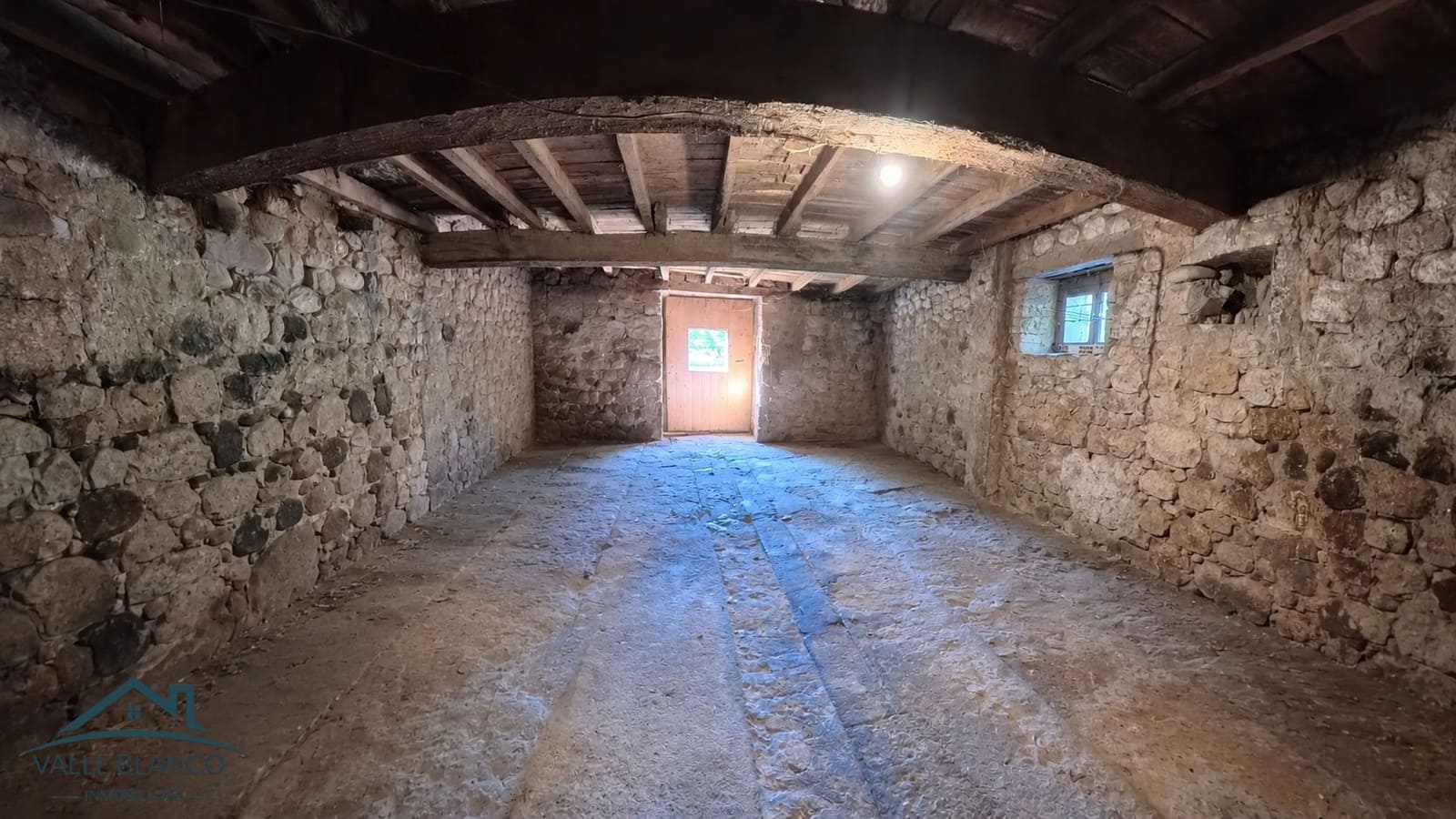 3 bedroom Semi-detached Villa for sale in Corvera de Toranzo - € 125,000 (Ref: 9900734)