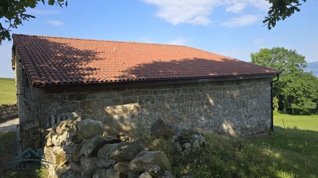 Finca/Casa Rural de 4 habitaciones en Valle de Valdebezana en venta - 135.000 € (Ref: 9979415)