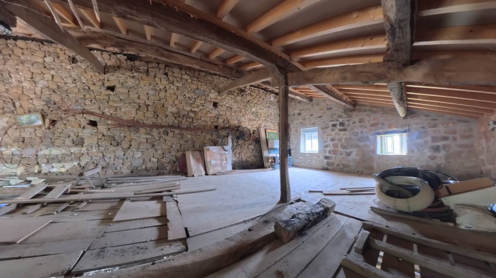 4 bedroom Finca/Country House for sale in Valle de Valdebezana - € 135,000 (Ref: 9979415)