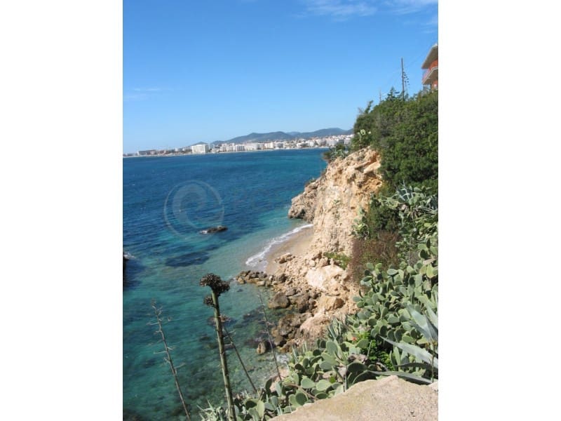 Ubebygd land til salgs i Ibiza by - € 265 000 (Ref: 8951946)