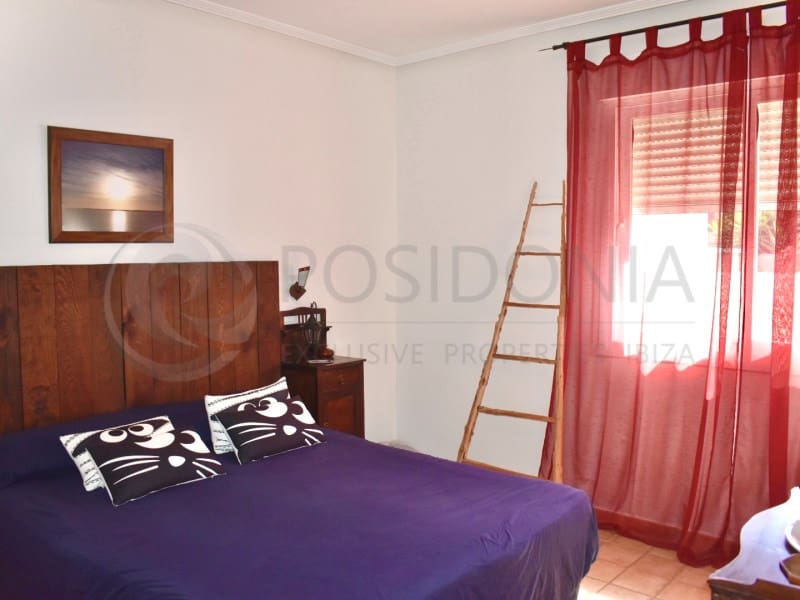 4 bedroom Villa for sale in Sant Antoni de Portmany - € 995,000 (Ref: 9949476)