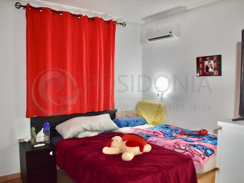 4 bedroom Villa for sale in Sant Antoni de Portmany - € 995,000 (Ref: 9949476)