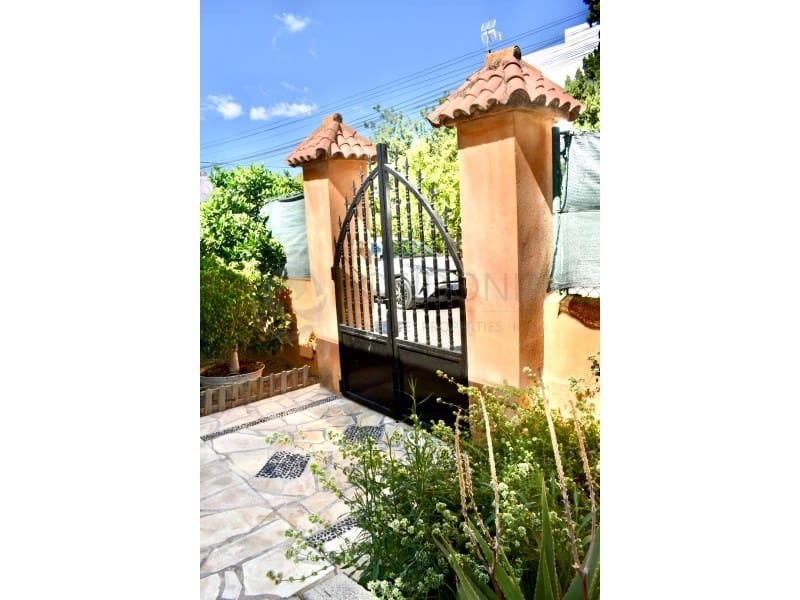 4 bedroom Villa for sale in Sant Antoni de Portmany - € 995,000 (Ref: 9949476)