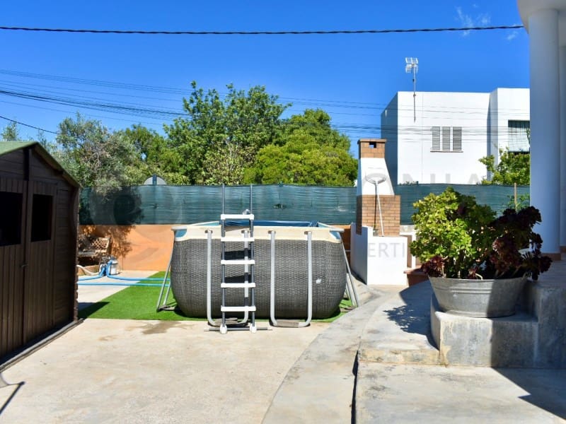 4 bedroom Villa for sale in Sant Antoni de Portmany - € 995,000 (Ref: 9949476)