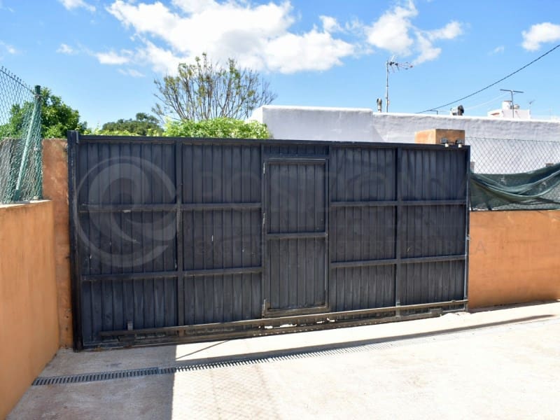 4 bedroom Villa for sale in Sant Antoni de Portmany - € 995,000 (Ref: 9949476)