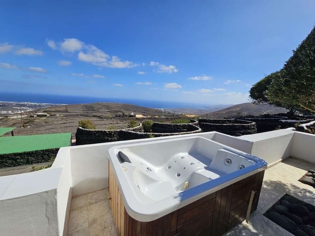 7 slaapkamer Villa te koop in La Asomada, Tías met zwembad garage - € 2.295.000 (Ref: 10174846)
