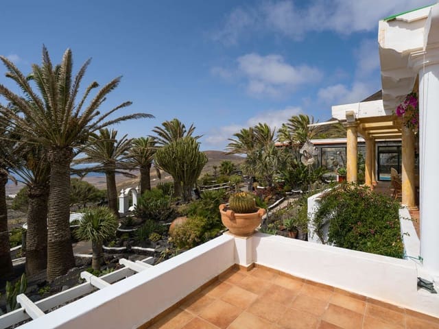 7 slaapkamer Villa te koop in La Asomada, Tías met zwembad garage - € 2.295.000 (Ref: 10174846)