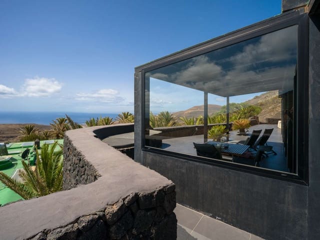 7 slaapkamer Villa te koop in La Asomada, Tías met zwembad garage - € 2.295.000 (Ref: 10174846)