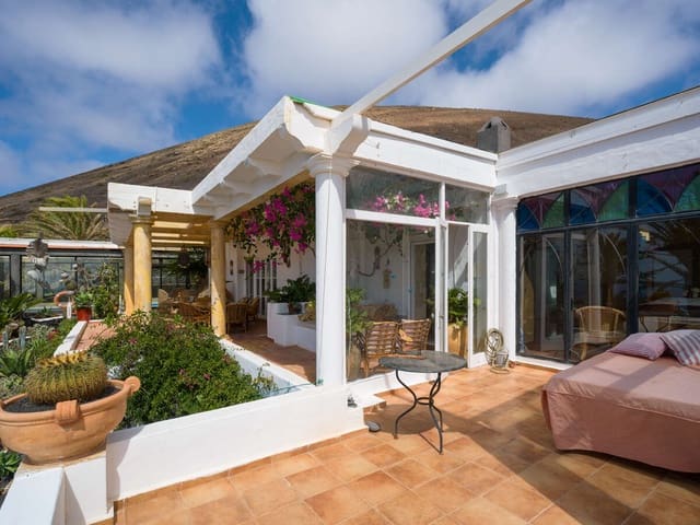 7 slaapkamer Villa te koop in La Asomada, Tías met zwembad garage - € 2.295.000 (Ref: 10174846)