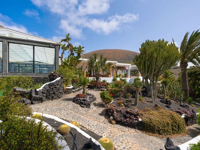 7 slaapkamer Villa te koop in La Asomada, Tías met zwembad garage - € 2.295.000 (Ref: 10174846)