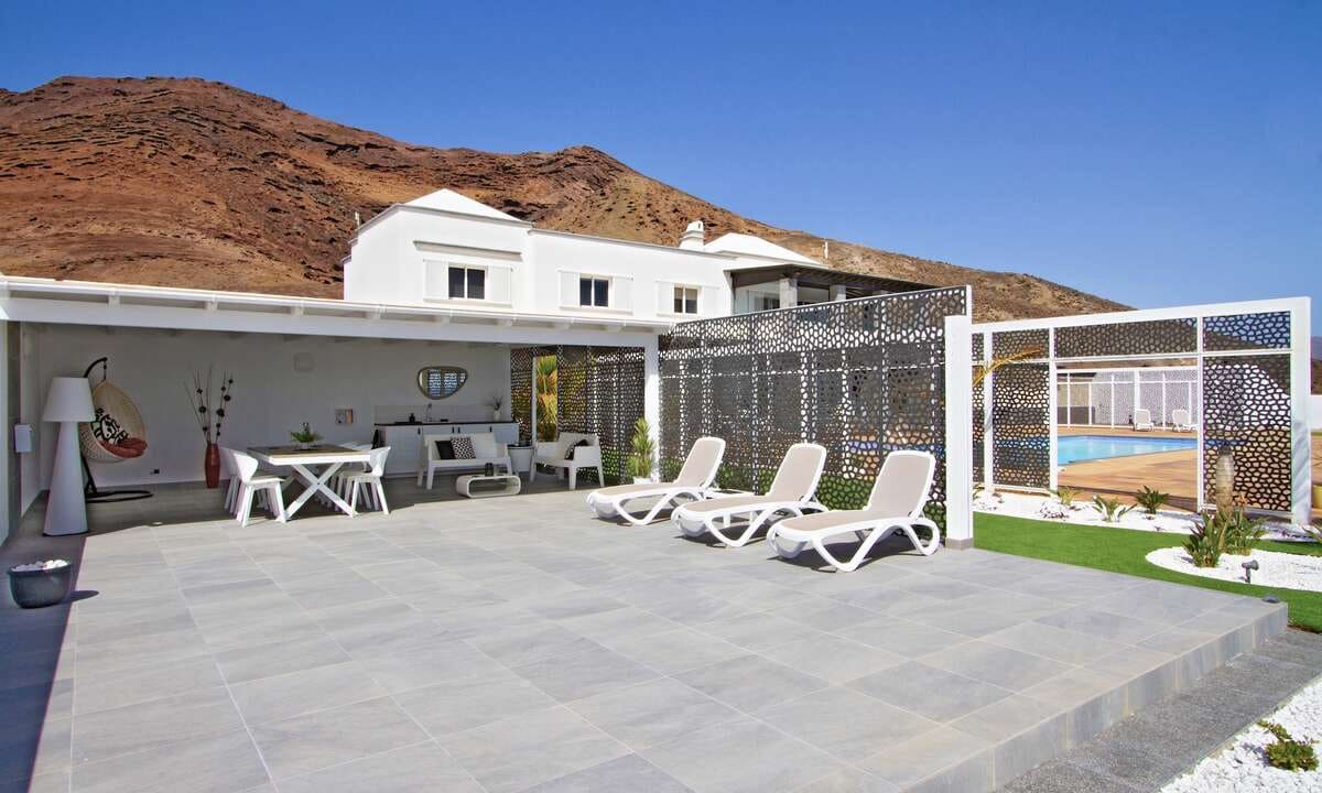 7 slaapkamer Villa te koop in Playa Blanca met garage - € 2.800.000 (Ref: 8147652)