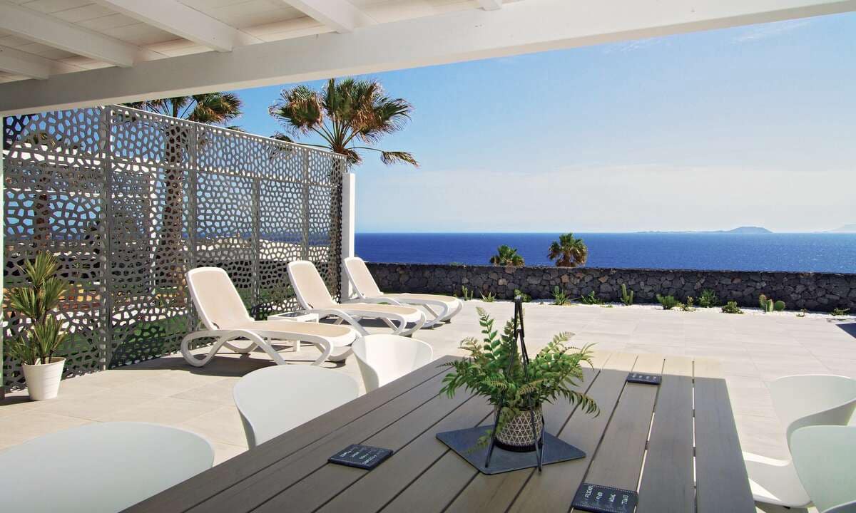 7 bedroom Villa for sale in Playa Blanca with garage - € 2,800,000 (Ref: 8147652)