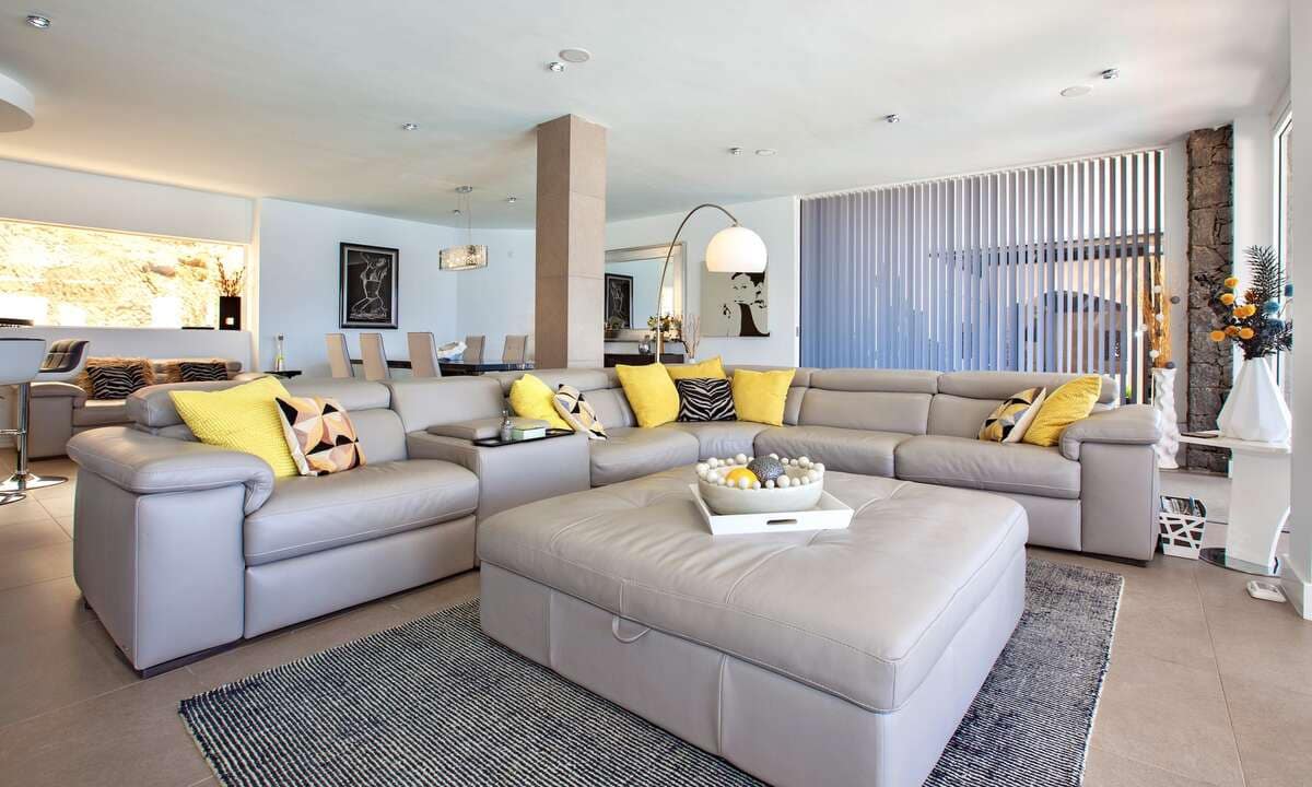 7 bedroom Villa for sale in Playa Blanca with garage - € 2,800,000 (Ref: 8147652)