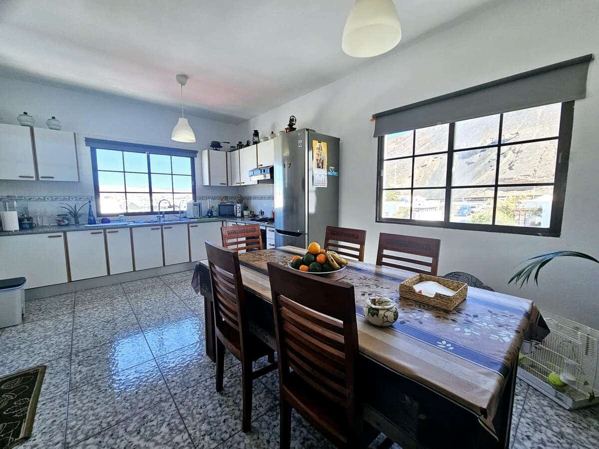7 quarto Moradia para venda em Tahiche com garagem - 745 000 € (Ref: 8176822)