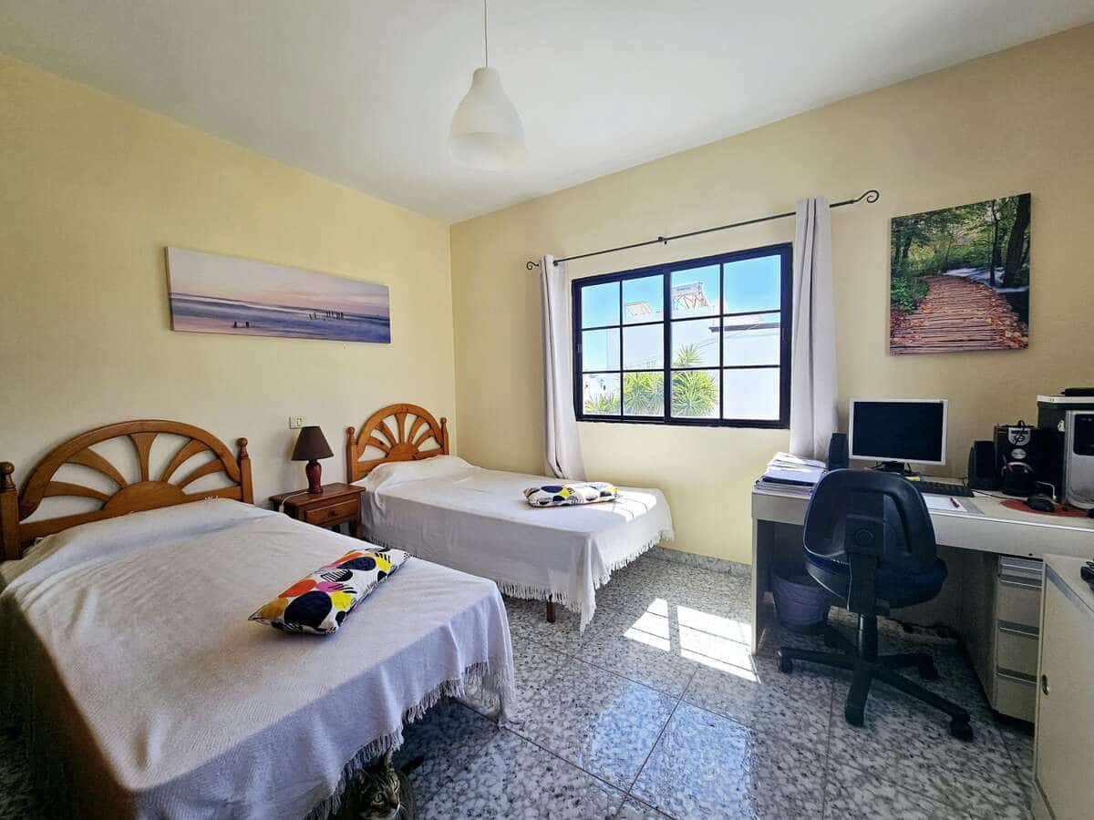7 quarto Moradia para venda em Tahiche com garagem - 745 000 € (Ref: 8176822)