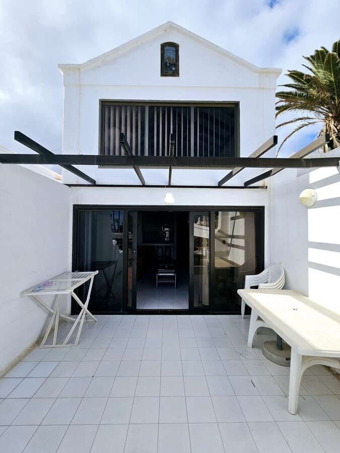 2 soveværelse Semi-Rækkehus til leje i Costa Teguise med swimmingpool garage - € 3.000 (Ref: 8262835)