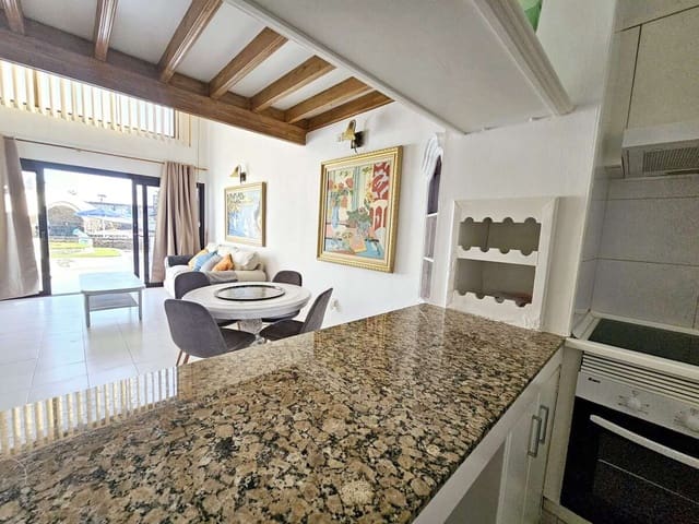 2 makuuhuone Paritalo vuokrattavana paikassa Costa Teguise, Teguise mukana uima-altaan 
autotalli - 3 000 € (Ref: 8262835)