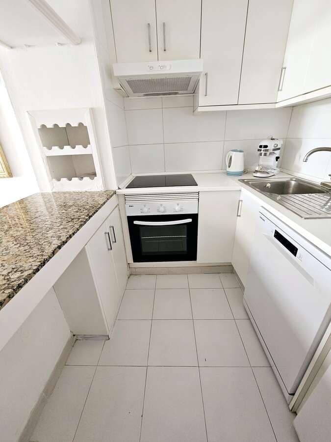 2 soveværelse Semi-Rækkehus til leje i Costa Teguise med swimmingpool garage - € 2.500 (Ref: 8262835)