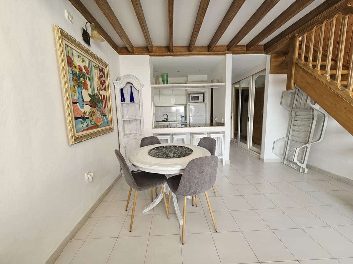 2 soveværelse Semi-Rækkehus til leje i Costa Teguise med swimmingpool garage - € 2.500 (Ref: 8262835)