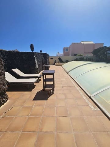 4 slaapkamer Villa te koop in Costa Teguise, Teguise met garage - € 895.000 (Ref: 8571906)