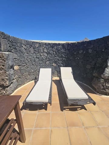 4 slaapkamer Villa te koop in Costa Teguise, Teguise met garage - € 895.000 (Ref: 8571906)