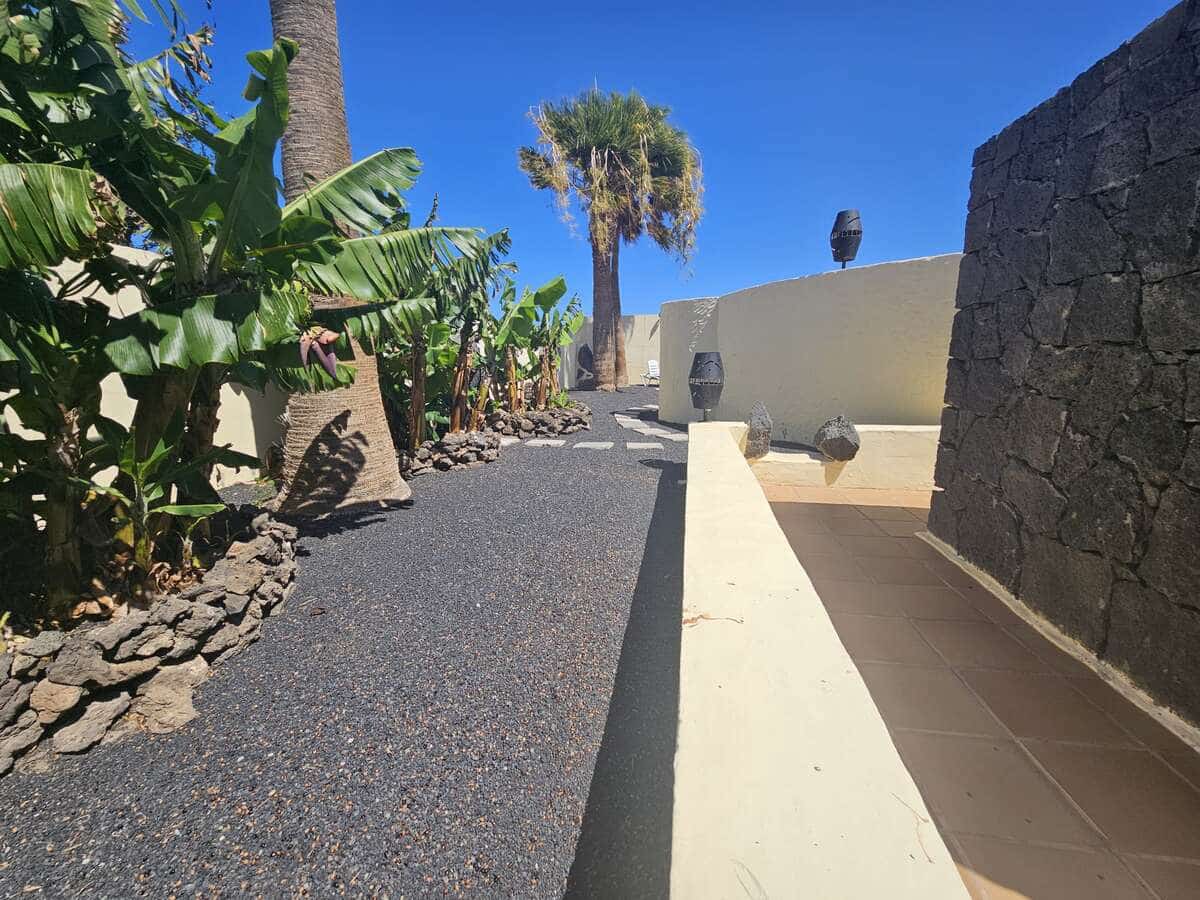4 slaapkamer Villa te koop in Costa Teguise met garage - € 895.000 (Ref: 8571906)