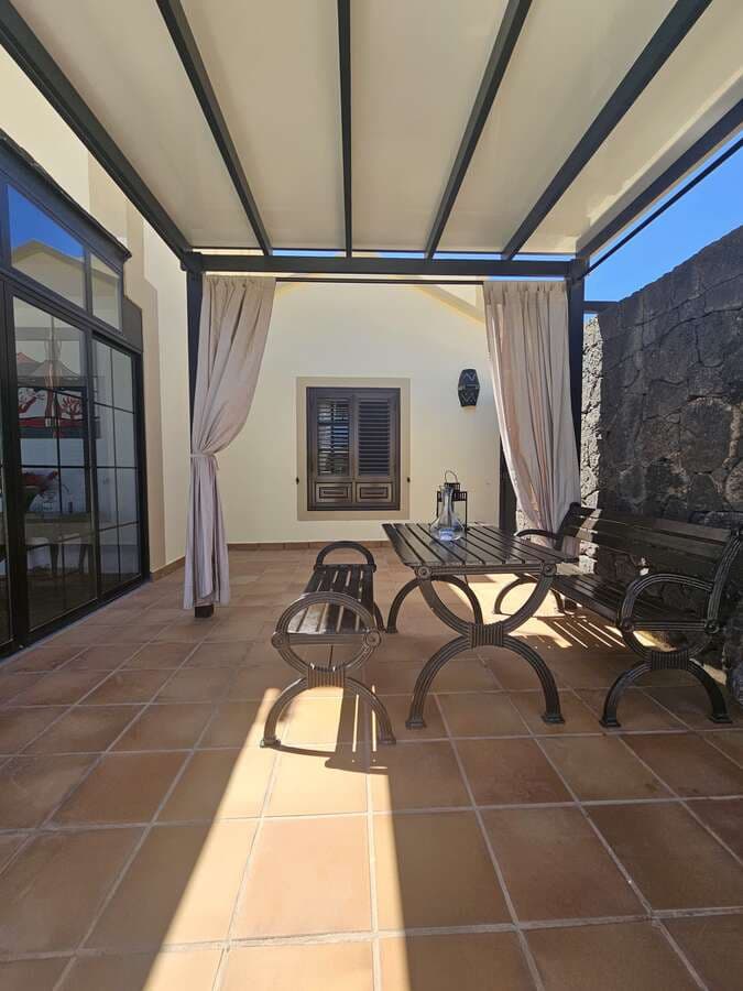 4 slaapkamer Villa te koop in Costa Teguise met garage - € 895.000 (Ref: 8571906)