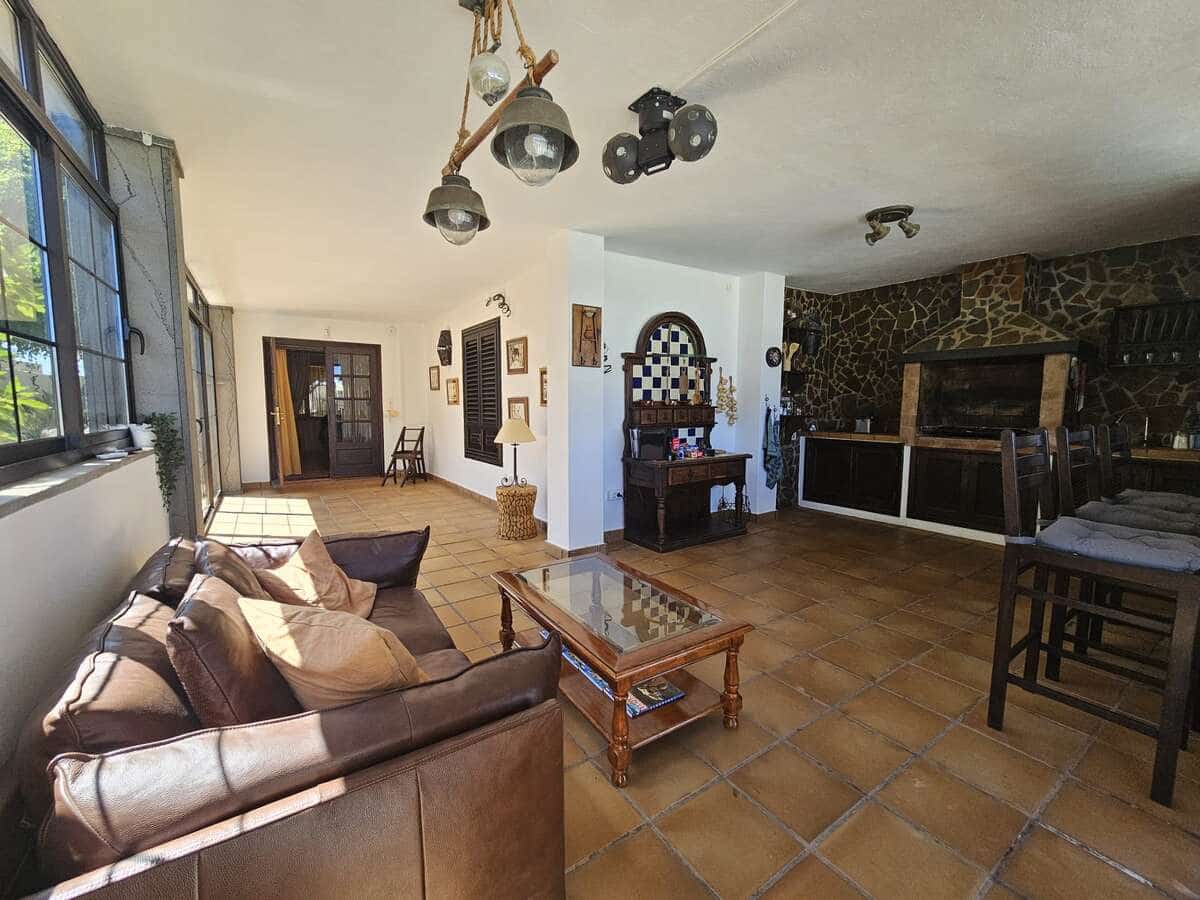 4 slaapkamer Villa te koop in Costa Teguise met garage - € 895.000 (Ref: 8571906)