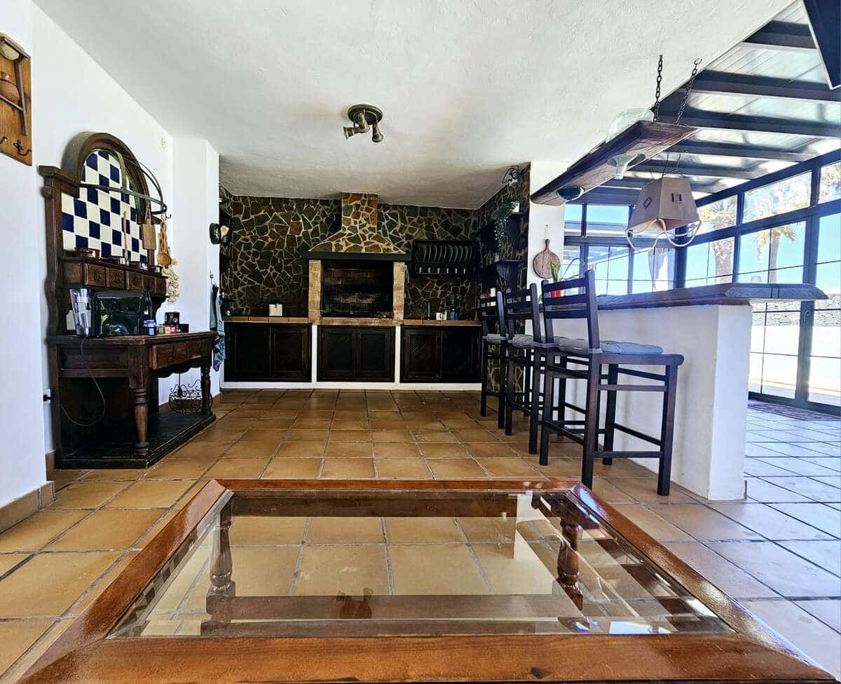 4 slaapkamer Villa te koop in Costa Teguise met garage - € 895.000 (Ref: 8571906)