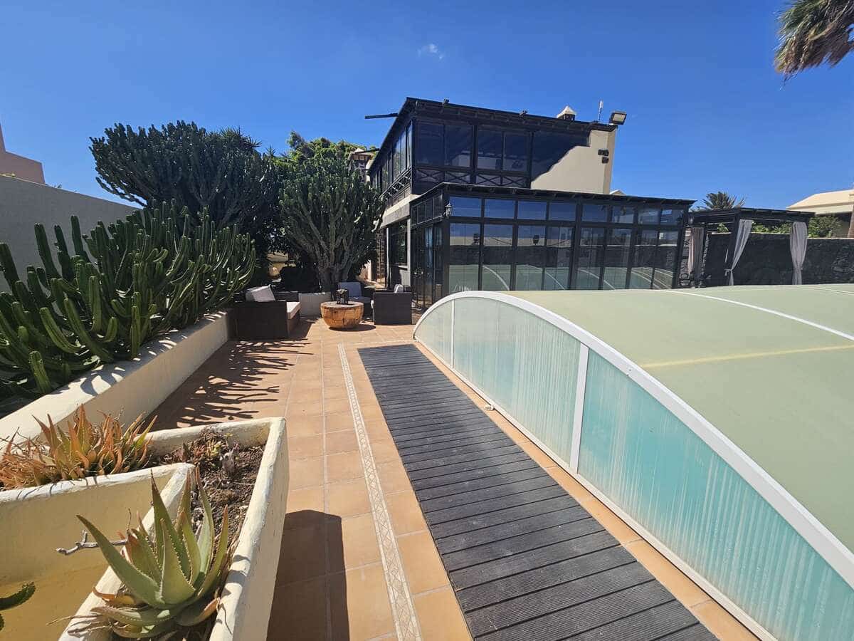 4 soverom Villa til salgs i Costa Teguise med garasje - € 895 000 (Ref: 8571906)